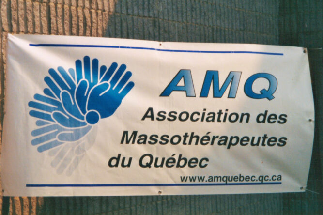 Les anciennes couleurs du logo de l'AMQ®